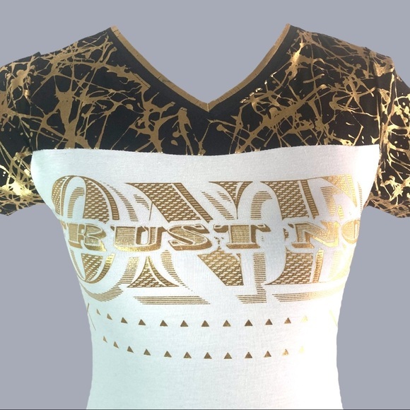 Graphic T-Shirt “Trust No One” - Picture 2 of 6